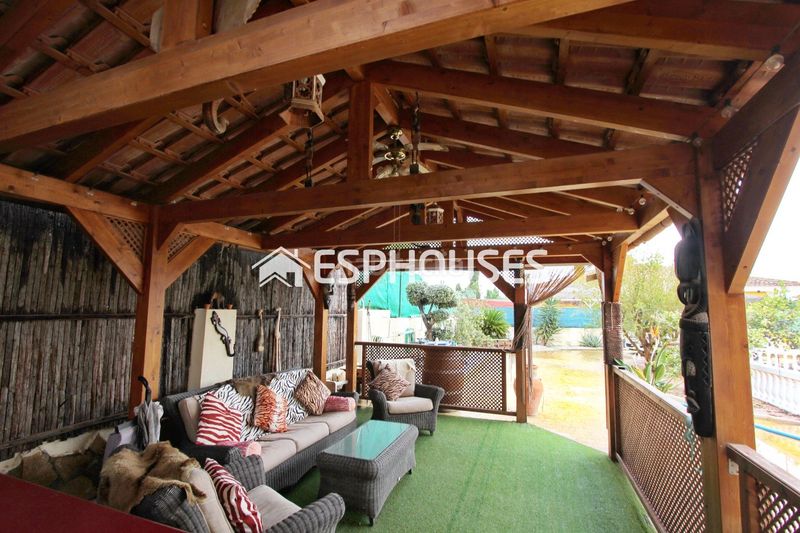 Foto 757ad03e-d0a3-4d3f-b66d-99d288173000. Xalet amb piscina a Busot