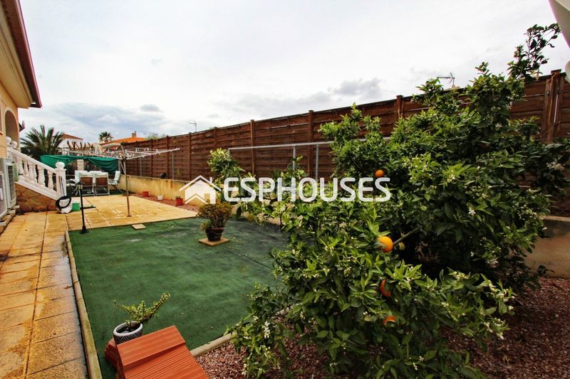Foto c5f4bea5-ae01-402e-b180-a079a1847d1d. Xalet amb piscina a Busot