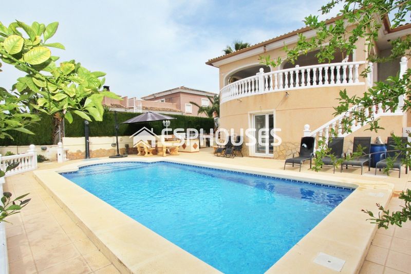 Foto c926522f-357d-4ff1-a66d-d8f5d3b7114e. Xalet amb piscina a Busot