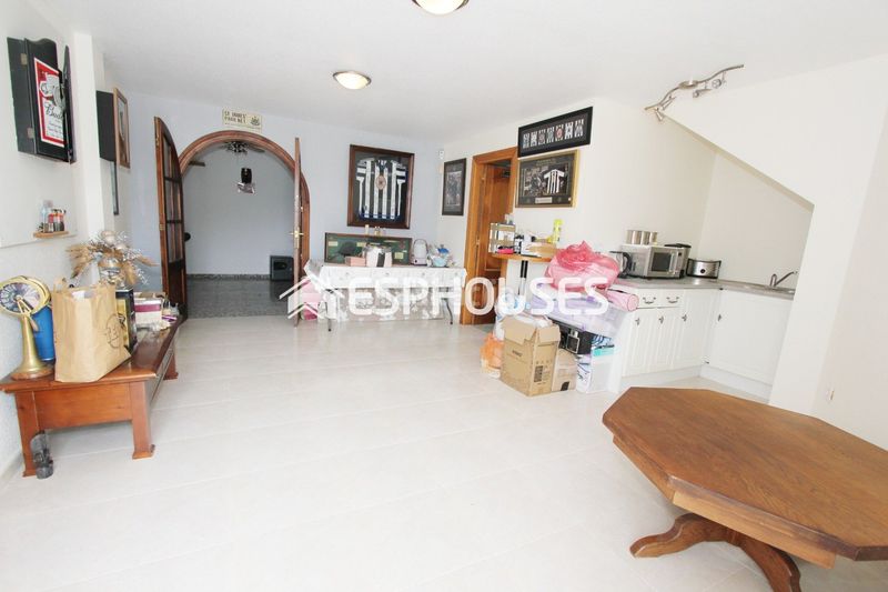 Foto fc75e7db-89bb-47cf-aeb6-c7740560da1d. Xalet amb piscina a Busot