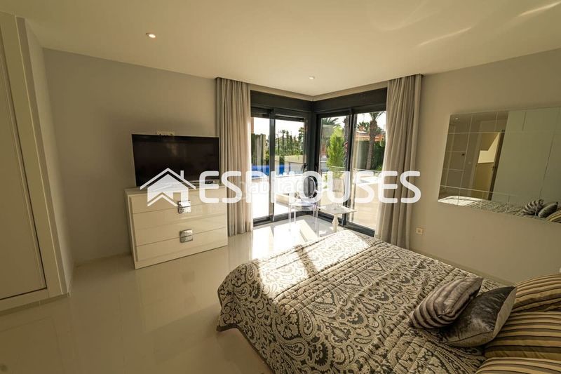 Foto 2daddda7-73db-4e2a-8b97-5c617a212907. Chalet villa de lujo exclusiva en La Veleta , a 150 m del mar. en Torrevieja