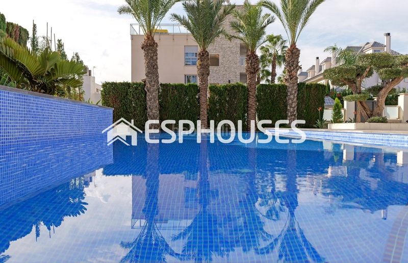 Foto 497be0eb-6776-434b-9640-b3bb979872d7. Chalet villa de lujo exclusiva en La Veleta , a 150 m del mar. en Torrevieja