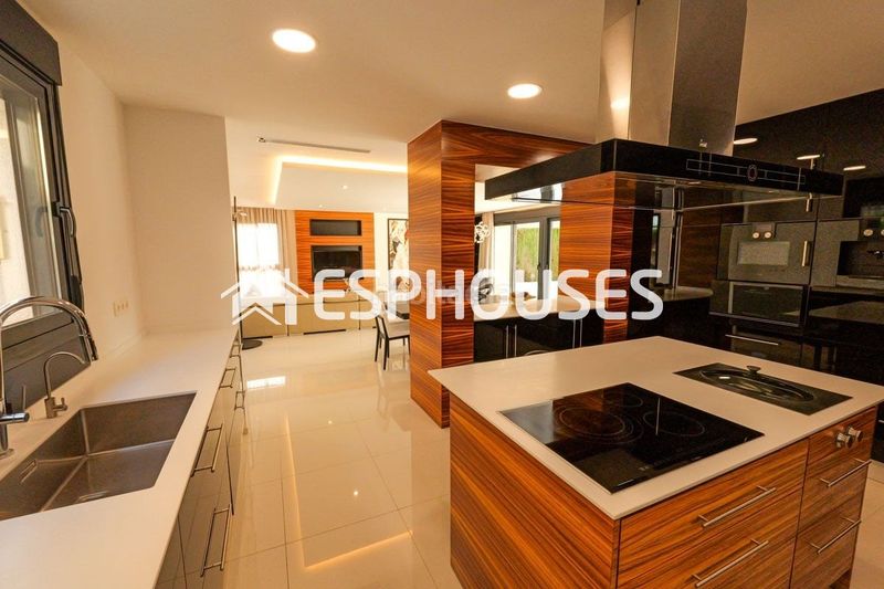Foto 58be8643-6313-494e-95ee-a082043a6cd1. Chalet villa de lujo exclusiva en La Veleta , a 150 m del mar. en Torrevieja