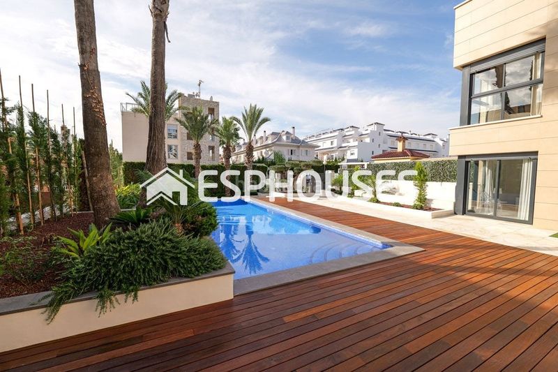 Foto 6e324db2-f687-4d08-9159-50daf99802d5. Chalet villa de lujo exclusiva en La Veleta , a 150 m del mar. en Torrevieja