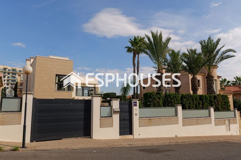 Foto aa230560-3e0f-457e-873d-5ce0efdbc12f. Chalet villa de lujo exclusiva en La Veleta , a 150 m del mar. en Torrevieja