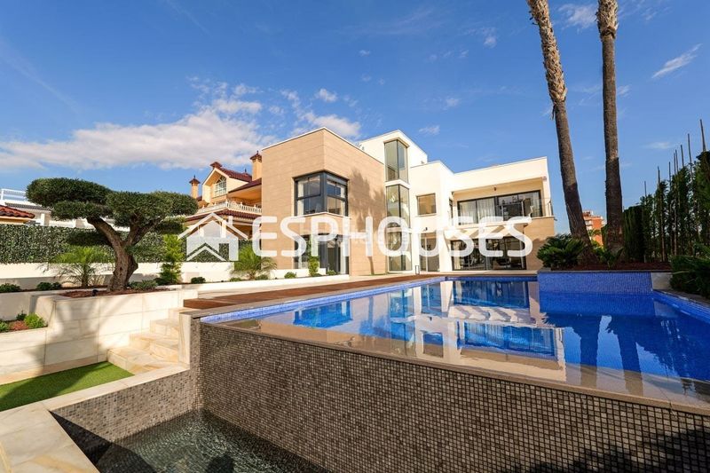 Foto b820f83d-0023-4b71-94ab-447ab02c5f64. Chalet villa de lujo exclusiva en La Veleta , a 150 m del mar. en Torrevieja