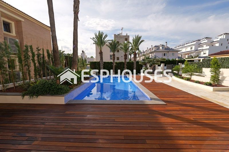 Foto ee4a4510-806a-4c5a-9c1f-f374b0fa579a. Chalet villa de lujo exclusiva en La Veleta , a 150 m del mar. en Torrevieja