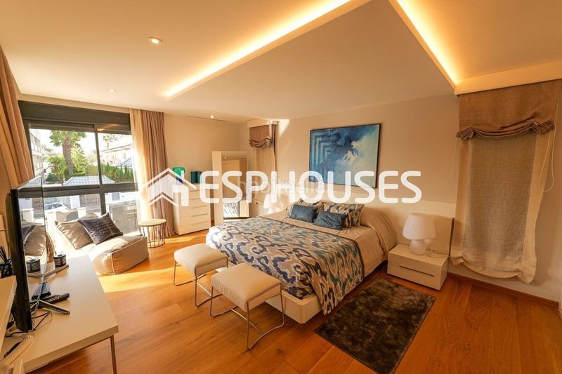 Foto f86555cd-f6ce-43f4-955d-9fa6b5e0661a. Chalet villa de lujo exclusiva en La Veleta , a 150 m del mar. en Torrevieja