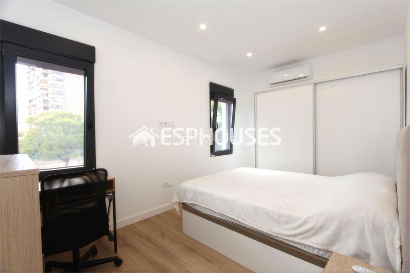 Foto 12785f77-d00d-47ad-abff-a76bb4c2368c. Casa amb calefacció a Playa Poniente Benidorm
