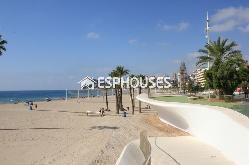 Foto 3622082c-4495-493a-adfb-17d677d42a7c. Casa amb calefacció a Playa Poniente Benidorm