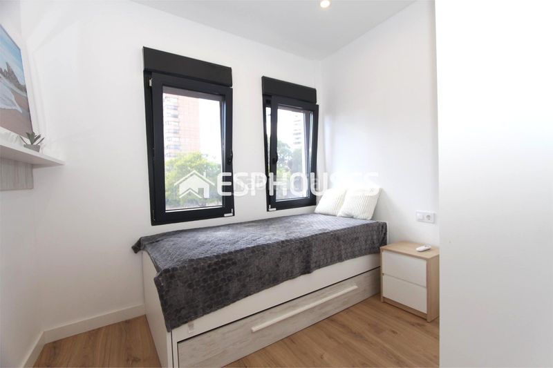 Foto 6fbf8d36-adf1-40dd-8174-94a12ab3040f. Casa amb calefacció a Playa Poniente Benidorm