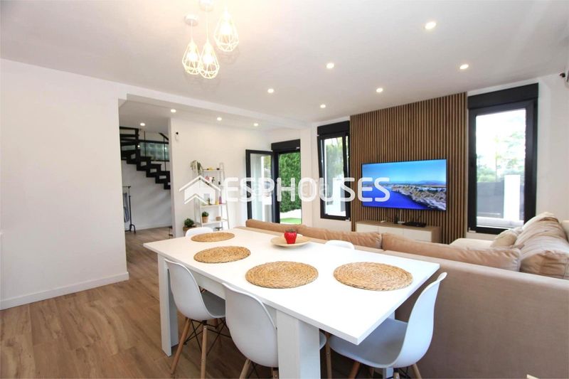 Foto a570b462-6703-42c2-97e2-45f2eb2f1884. Casa amb calefacció a Playa Poniente Benidorm