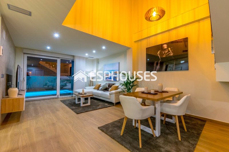 Foto 0b99daeb-374e-4abc-87a4-7cb00ed197c5. Chalet with pool in Rojales hills - rosa bungalows Rojales