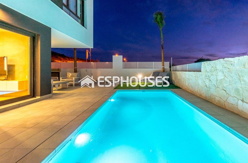 Foto 0dc671a9-da85-441c-95d8-87e9126f6ca9. Chalet with pool in Rojales hills - rosa bungalows Rojales