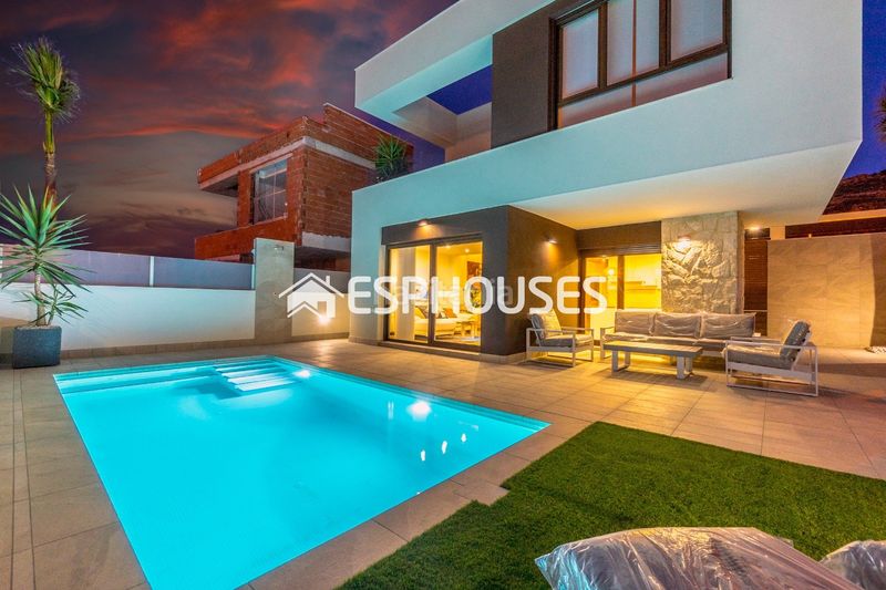 Foto 2124c7b2-fd88-4532-8798-b08365556e94. Chalet with pool in Rojales hills - rosa bungalows Rojales