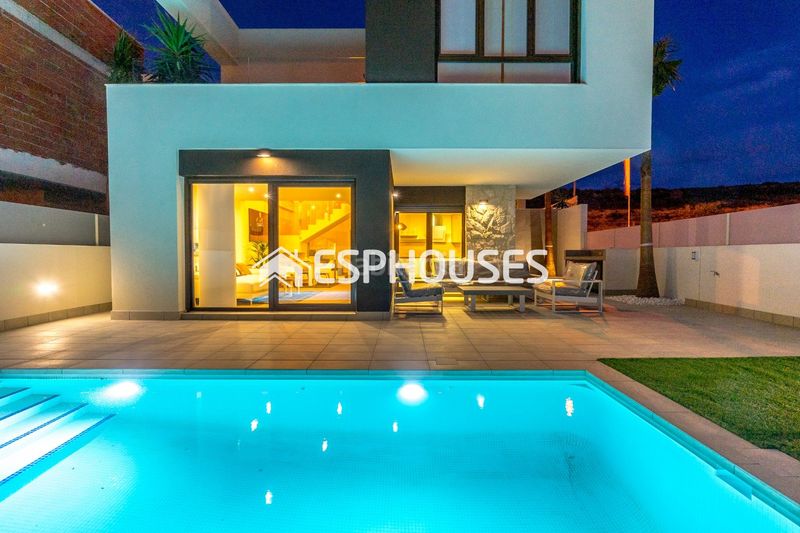 Foto 874dd955-d215-4e89-af34-54749cb9b9b9. Chalet with pool in Rojales hills - rosa bungalows Rojales