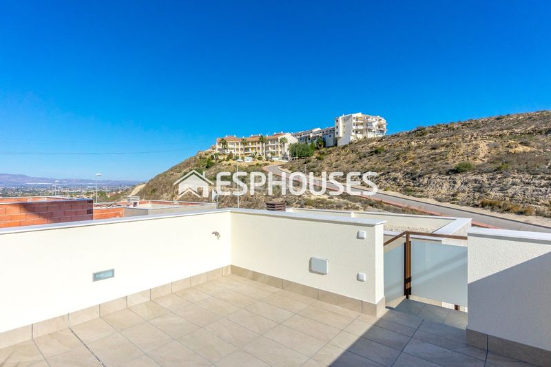 Foto 908ef18f-2be9-4856-8a98-fb521cb48de7. Chalet with pool in Rojales hills - rosa bungalows Rojales