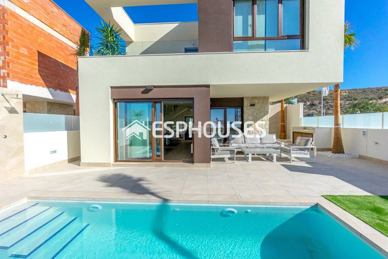 Foto a9d48302-ef35-40a5-9fe2-549d97abf8fd. Chalet with pool in Rojales hills - rosa bungalows Rojales