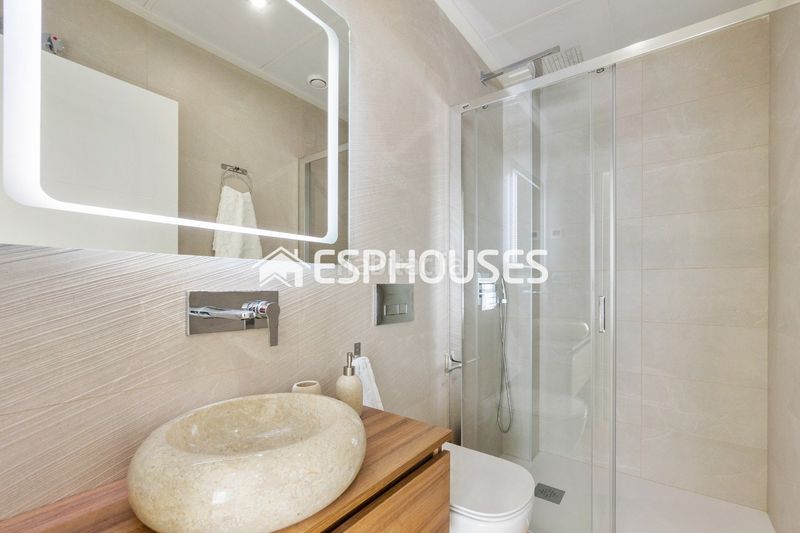 Foto ade25d9e-efd6-49fc-b006-a5bfb6aa532a. Chalet with pool in Rojales hills - rosa bungalows Rojales