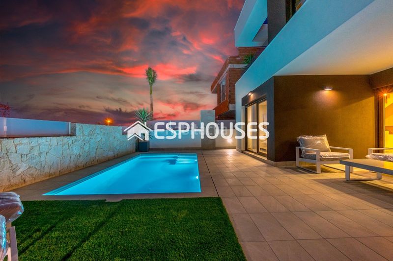 Foto d72d843d-b598-4763-bc58-f1cff0f4b813. Chalet with pool in Rojales hills - rosa bungalows Rojales