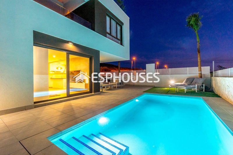 Foto d964aac7-fa02-4f94-816b-43e0a3242d5b. Chalet with pool in Rojales hills - rosa bungalows Rojales