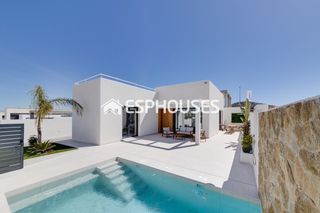 Xalet a Pueblo Lucero. Villa independiente de obra nueva en la marquesa golf, en rojale
