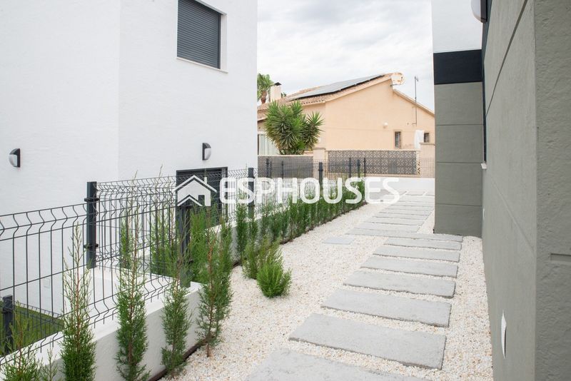 Foto a1e8d948-97e5-452c-88b4-fd2ff6818a2d. Xalet amb piscina a Busot