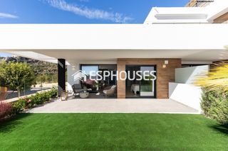 Planta baja en Cumbre del Sol. Apartamento de obra nueva con jardín en cumbre del sol, en benit