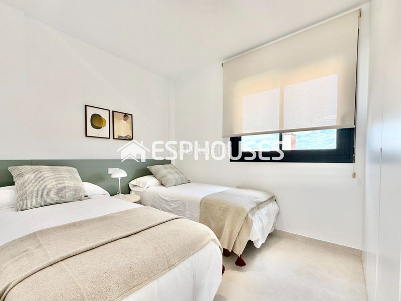 Foto 0da2d1e8-2197-4927-b714-20e34b4862fb. Casa aparellada amb piscina a Cox