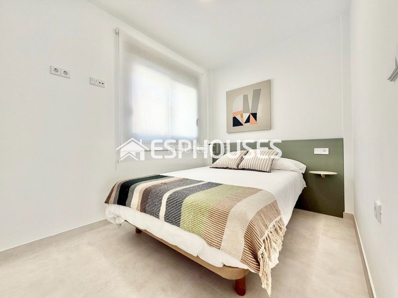 Foto 62793f44-a468-4a6c-af7d-58d00370e51d. Casa aparellada amb piscina a Cox