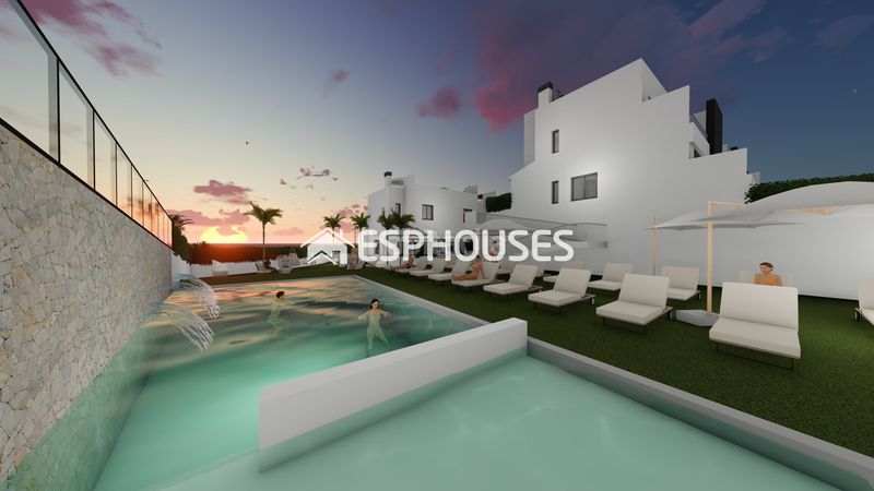 Foto 7bb30a9f-9410-46ce-a64b-7ffce3abe708. Casa aparellada amb piscina a Cox