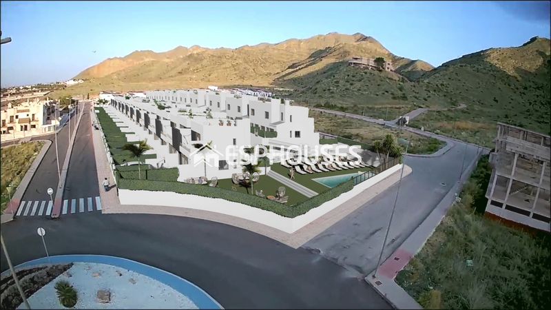 Foto 903ff5e8-c0c2-434b-b4bf-f441b441ff12. Casa aparellada amb piscina a Cox