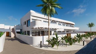 Casa a Las Lomas de Rame-Bahía Bella. Adosado de obra nueva, de 2 dormitorios en planta alta con solar