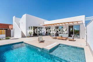Chalet in Benijófar. Villa de obra nueva con piscina privada en benijófar