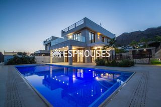 Chalet en Golf Bahía. Villa de obra nueva en venta en sierra cortina, finestrat.