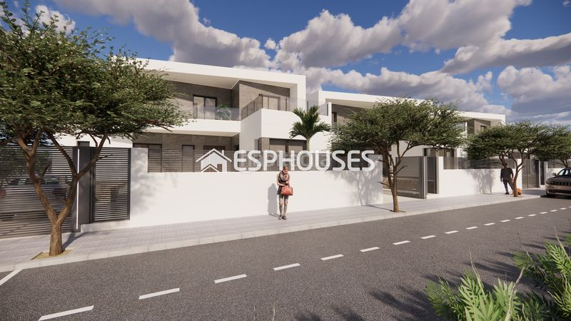 Foto f4bcf956-6420-4501-a0c7-fece9af45724. Casa adossada amb piscina a Dolores
