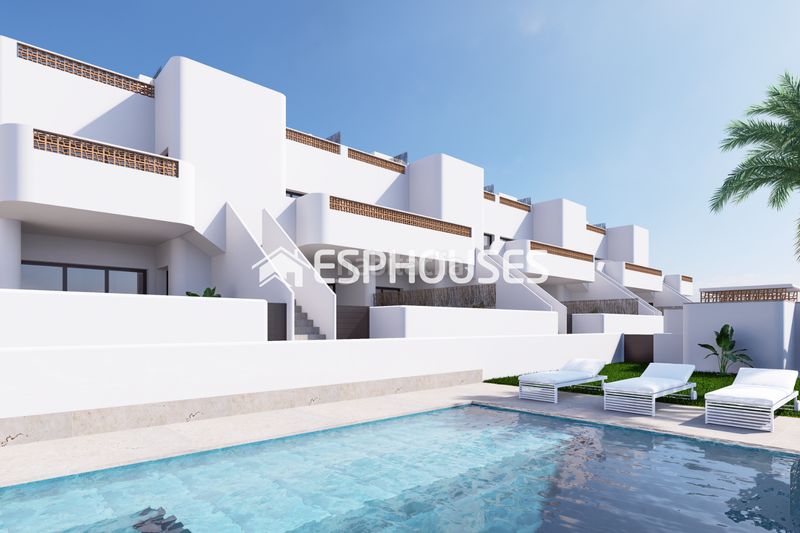 Foto f81e2ec6-7496-41dc-88d9-a4586a05df31. Planta baixa amb piscina a Dolores