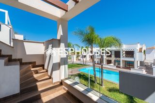 Penthouse in Los Balcones-Los Altos. Ático con solarium, de obra nueva, en los balcones, torrevieja