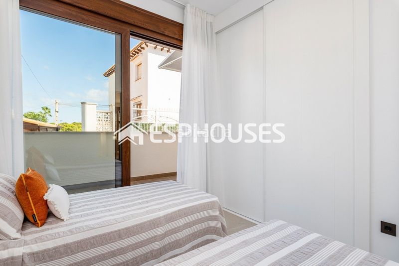 Foto 29be696d-c972-42e8-a2f3-9125233a2b7d. Planta baixa amb piscina a Los Balcones-Los Altos Torrevieja