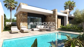 Chalet à Centro de la Ciudad Quesada. Villa de obra nueva, con piscina privada y jardín, en lo marabú