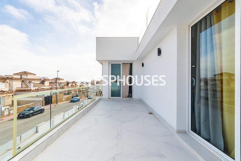 Foto 183a168d-cfcb-4d9b-bf25-ffef57a470ec. Chalet with pool in Los Almendros Orihuela