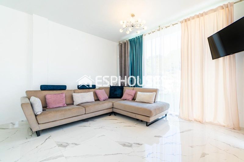 Foto db3be135-5b49-40d3-97cd-ec4a958a8408. Chalet with pool in Los Almendros Orihuela