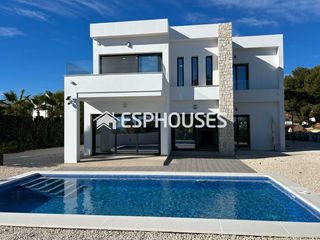 Xalet a La Fustera. Moderna villa de lujo en venta en benissa  la fustera