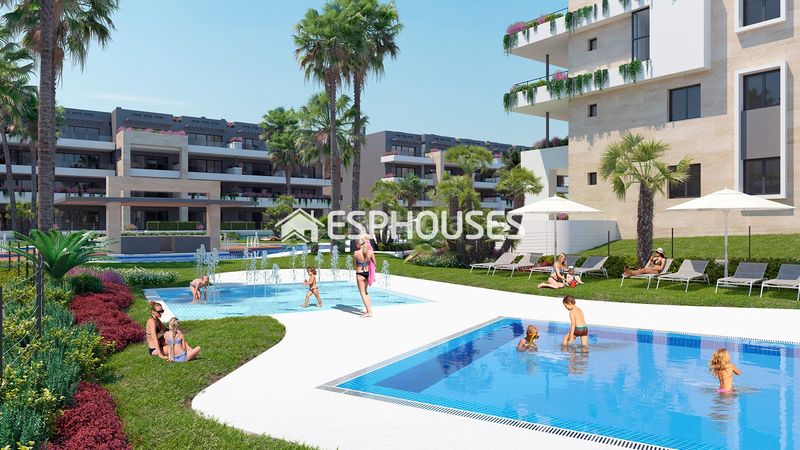 Foto 3675b9a5-d99d-4777-9d8c-8e951d023b21. Planta baixa amb piscina a Playa Flamenca Orihuela