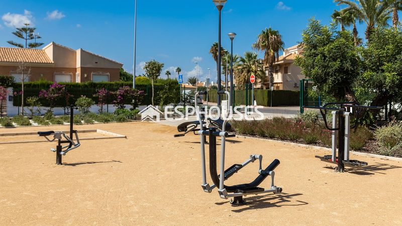 Foto 9321aabf-7652-4e45-a3ba-1d88970831e7. Planta baixa amb piscina a Playa Flamenca Orihuela