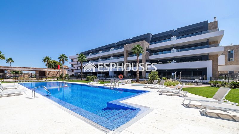Foto f0ef38e5-2acc-46e3-a318-1b39437a2ce2. Planta baixa amb piscina a Playa Flamenca Orihuela