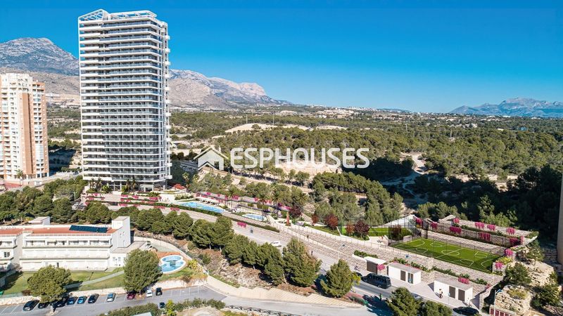 Foto 0561b789-0586-4ef0-bcc3-5ec11f3c5479. Apartament amb calefacció piscina a Via Parque Benidorm