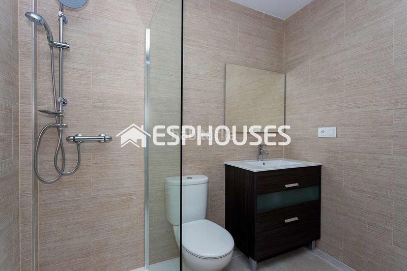 Foto eccd2e68-b742-40af-b1dd-e737a64c746c. Casa adossada amb piscina a Daya Nueva