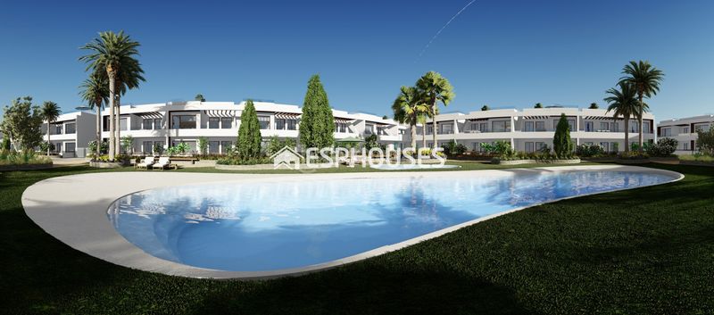 Foto 5f0b2e4d-0007-4654-a279-6498a543b249. Planta baixa amb piscina a Playa de los Náufragos Torrevieja