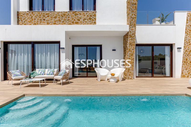 Foto 3f2710d1-2d21-432b-9244-f3ed3660e55d. Chalet with pool in Golf Bahía Finestrat